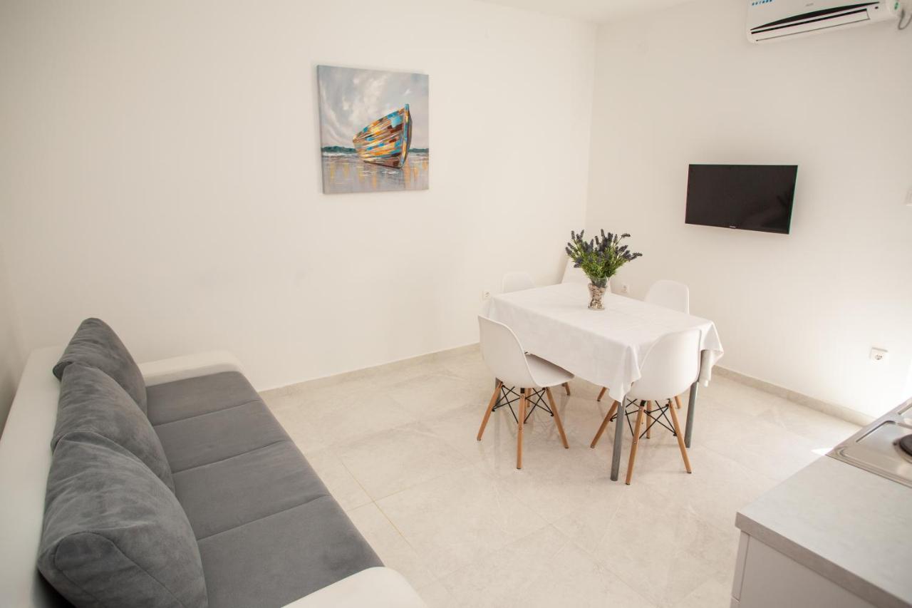 Apartment Katarina Novalja Exteriör bild